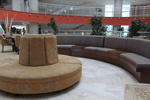 Дизайнерско обзавеждане с дивани за заведение